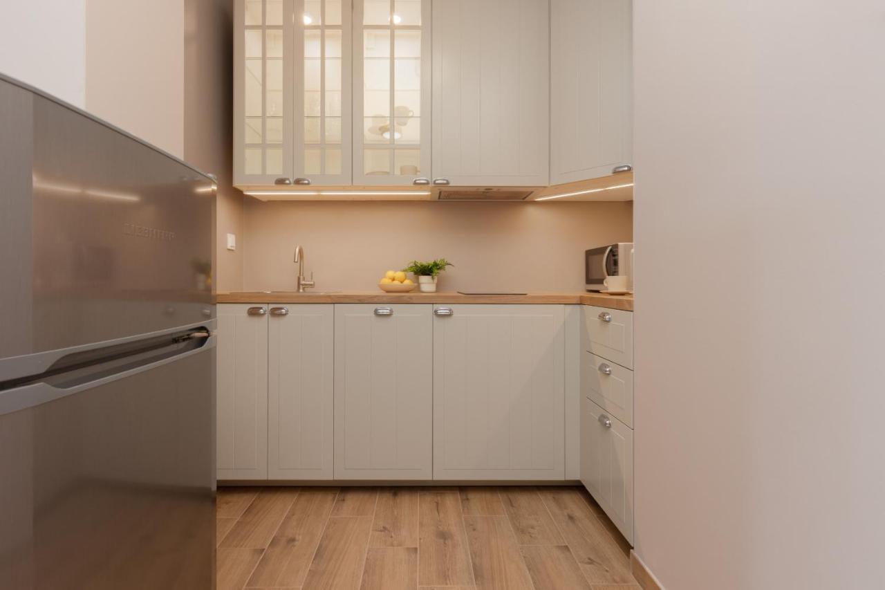 Cozy & Bright Zupnicza By Renters Apartment